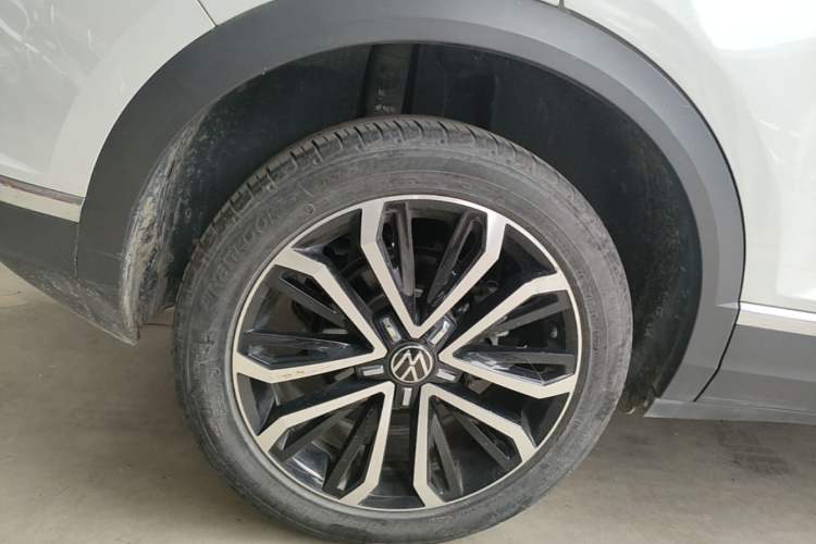 Used Volkswagen T-ROC 2022 280TSI DSG Two-Wheel Drive Comfort PLUS Right Rear Wheel Hub