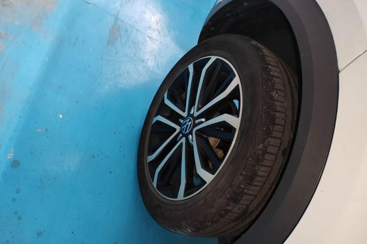 Used Volkswagen T-ROC 2022 280TSI DSG Two-Wheel Drive Comfort PLUS Right Rear Wheel Hub