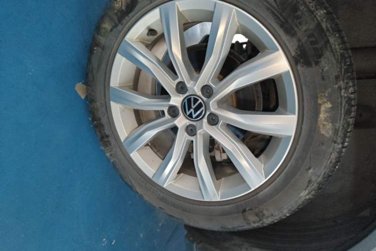 Used Volkswagen T-ROC 2022 280TSI DSG Two-Wheel Drive Elite PLUS Right Rear Wheel Hub