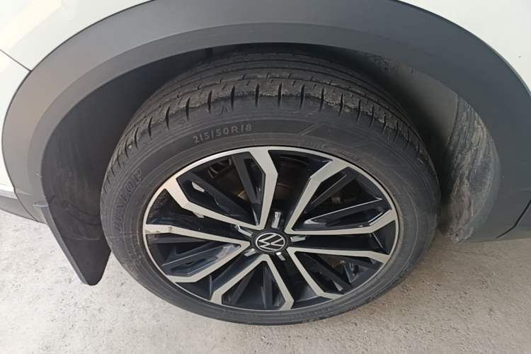 Used Volkswagen T-ROC 2022 280TSI DSG Two-Wheel Drive Comfort PLUS Right Rear Wheel Hub