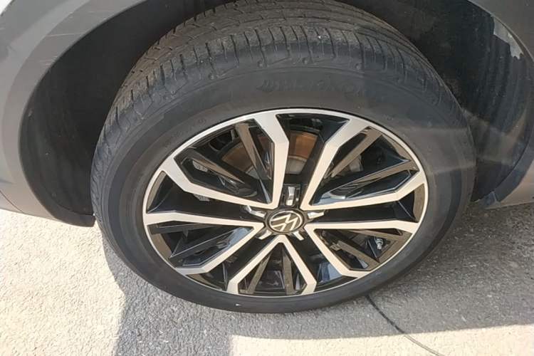 Used Volkswagen T-ROC 2022 280TSI DSG Two-Wheel Drive Elite PLUS Right Rear Wheel Hub