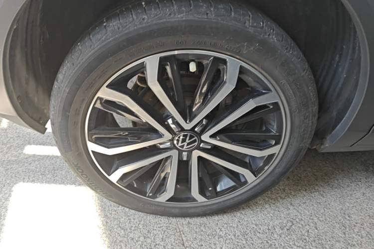 Used Volkswagen T-ROC 2022 280TSI DSG Two-Wheel Drive Elite PLUS Right Rear Wheel Hub