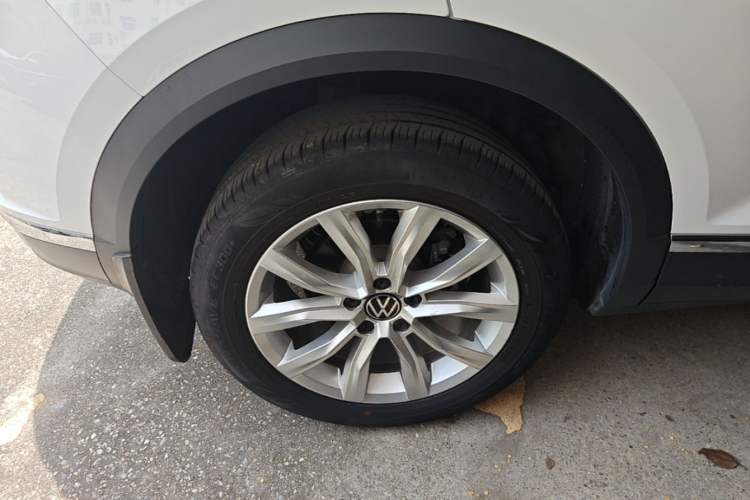 Used Volkswagen T-ROC 2022 280TSI DSG Two-Wheel Drive Elite PLUS Right Rear Wheel Hub