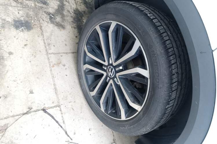 Used Volkswagen T-ROC 2022 280TSI DSG Two-Wheel Drive Comfort PLUS Right Rear Wheel Hub