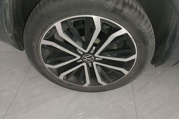 Used Volkswagen T-ROC 2022 280TSI DSG Two-Wheel Drive Comfort PLUS Right Rear Wheel Hub