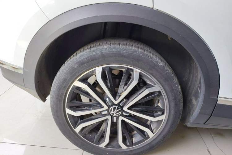 Used Volkswagen T-ROC 2022 280TSI DSG Two-Wheel Drive Comfort PLUS Right Rear Wheel Hub