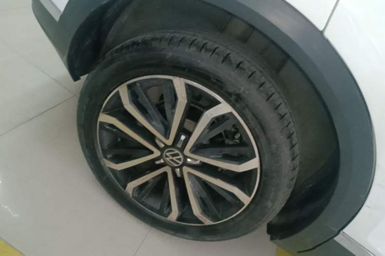 Used Volkswagen T-ROC 2022 280TSI DSG Two-Wheel Drive Comfort PLUS Right Rear Wheel Hub