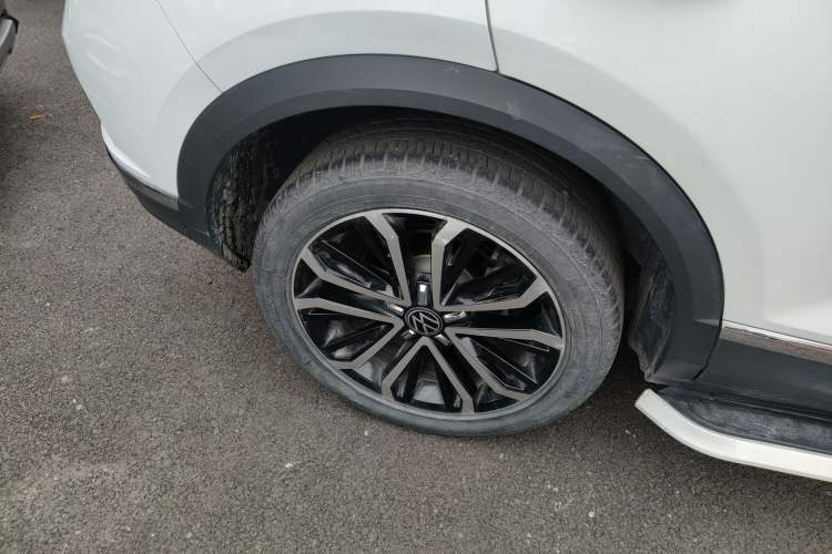 Used Volkswagen T-ROC 2022 280TSI DSG Two-Wheel Drive Comfort PLUS Right Rear Wheel Hub