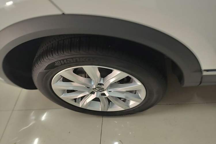 Used Volkswagen T-ROC 2022 280TSI DSG Two-Wheel Drive Elite PLUS Right Rear Wheel Hub