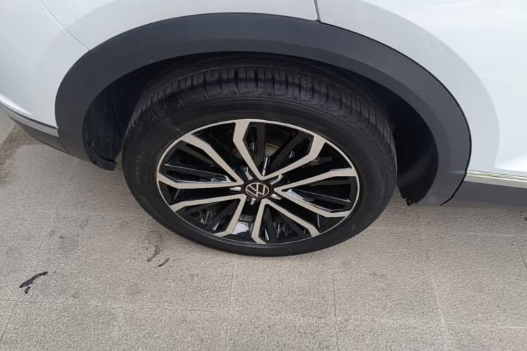 Used Volkswagen T-ROC 2022 280TSI DSG Two-Wheel Drive Elite PLUS Right Rear Wheel Hub