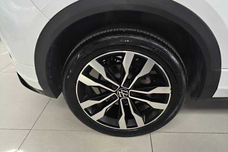 Used Volkswagen T-ROC 2022 280TSI DSG Two-Wheel Drive R-Line Pro PLUS Right Rear Wheel Hub