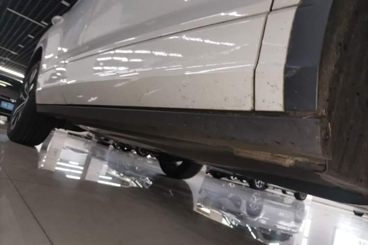 Used Volkswagen T-ROC 2022 280TSI DSG Two-Wheel Drive R-Line Pro PLUS Right Side Sill