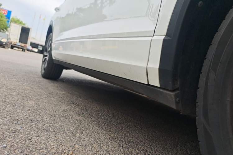 Used Volkswagen T-ROC 2022 280TSI DSG Two-Wheel Drive R-Line Pro PLUS Right Side Sill