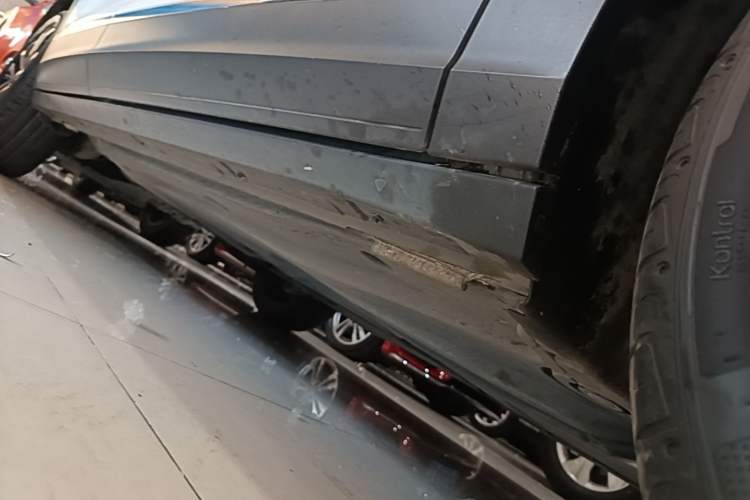 Used Volkswagen T-ROC 2022 280TSI DSG Two-Wheel Drive Comfort PLUS Right Side Sill