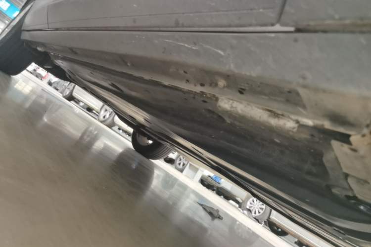 Used Volkswagen T-ROC 2022 280TSI DSG Two-Wheel Drive Elite PLUS Right Side Sill