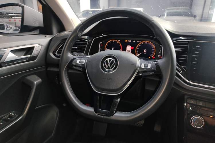 Used Volkswagen T-ROC 2022 280TSI DSG Two-Wheel Drive Comfort PLUS Steering Wheel