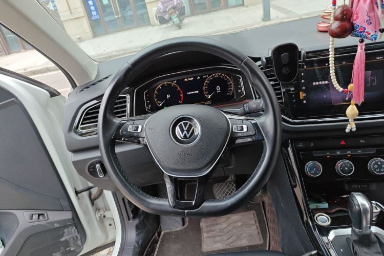 Used Volkswagen T-ROC 2022 280TSI DSG Two-Wheel Drive Comfort PLUS Steering Wheel