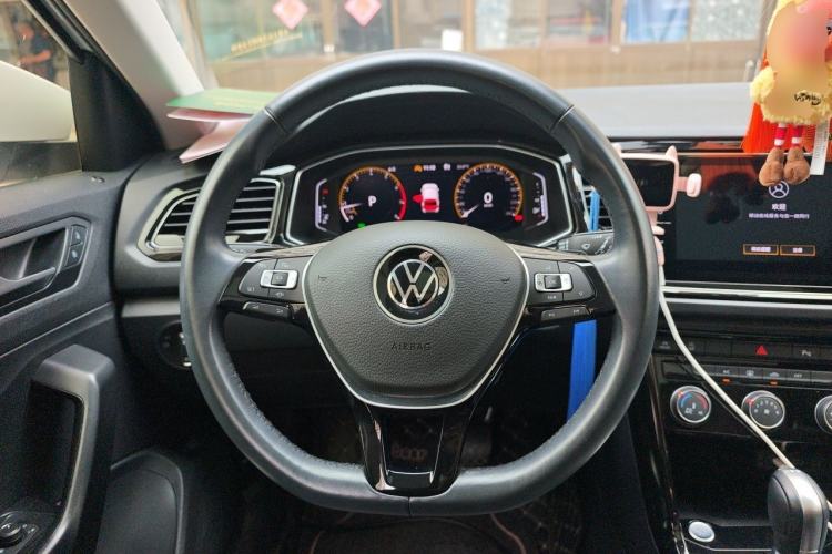 Used Volkswagen T-ROC 2022 280TSI DSG Two-Wheel Drive Comfort PLUS Steering Wheel