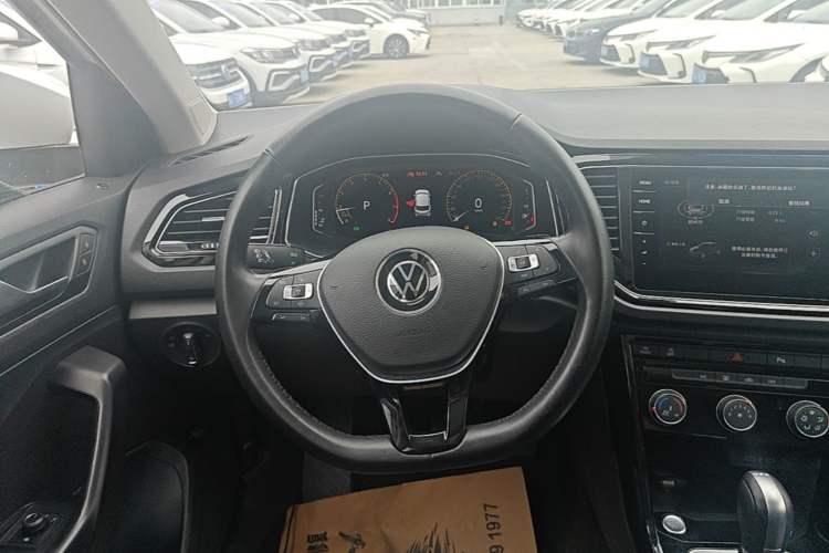 Used Volkswagen T-ROC 2022 280TSI DSG Two-Wheel Drive Comfort PLUS Steering Wheel