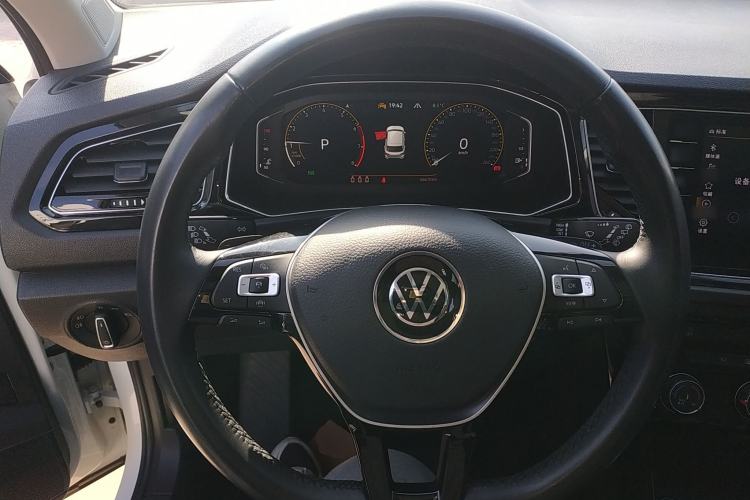 Used Volkswagen T-ROC 2022 280TSI DSG Two-Wheel Drive Comfort PLUS Steering Wheel
