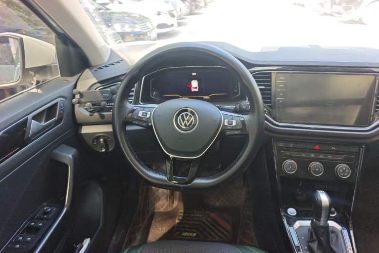 Used Volkswagen T-ROC 2022 280TSI DSG Two-Wheel Drive Comfort PLUS Steering Wheel