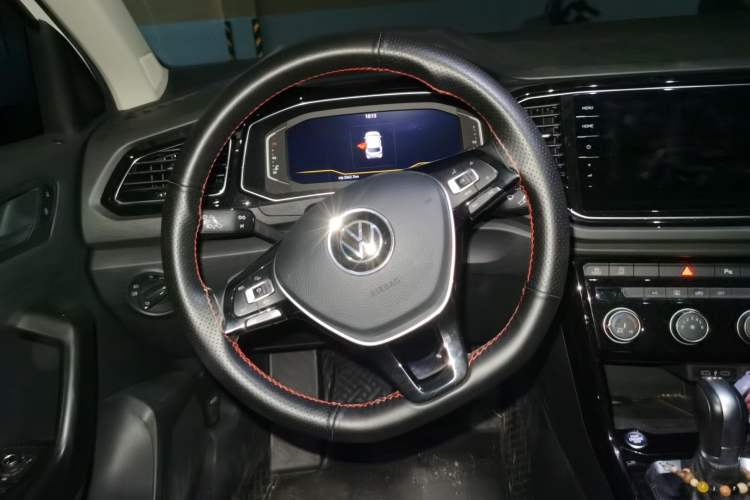 Used Volkswagen T-ROC 2022 280TSI DSG Two-Wheel Drive Comfort PLUS Steering Wheel