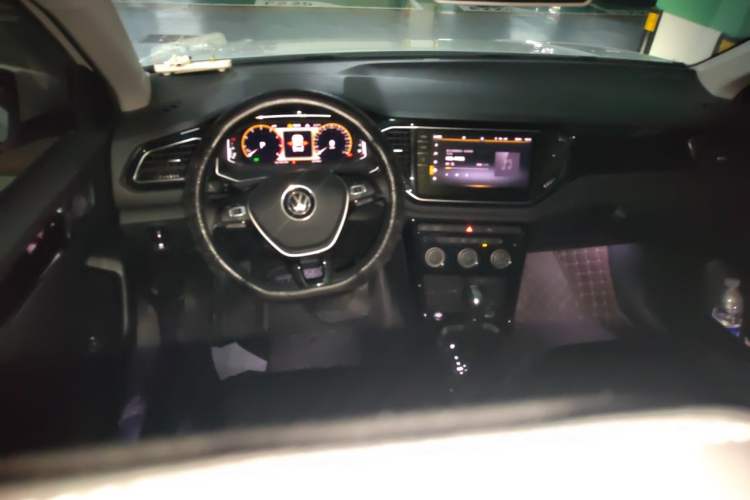 Used Volkswagen T-ROC 2022 280TSI DSG Two-Wheel Drive Comfort PLUS Steering Wheel