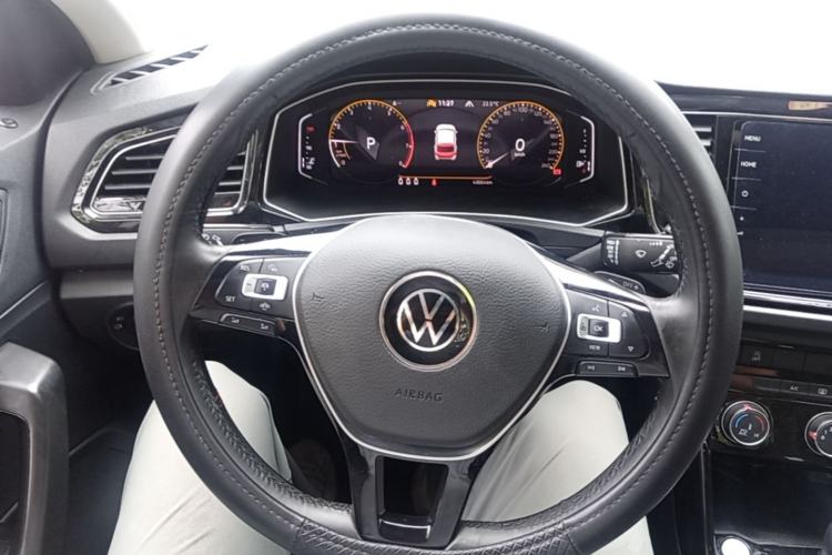 Used Volkswagen T-ROC 2022 280TSI DSG Two-Wheel Drive Comfort PLUS Steering Wheel