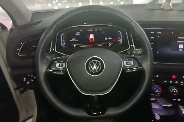 Used Volkswagen T-ROC 2022 280TSI DSG Two-Wheel Drive Comfort PLUS Steering Wheel