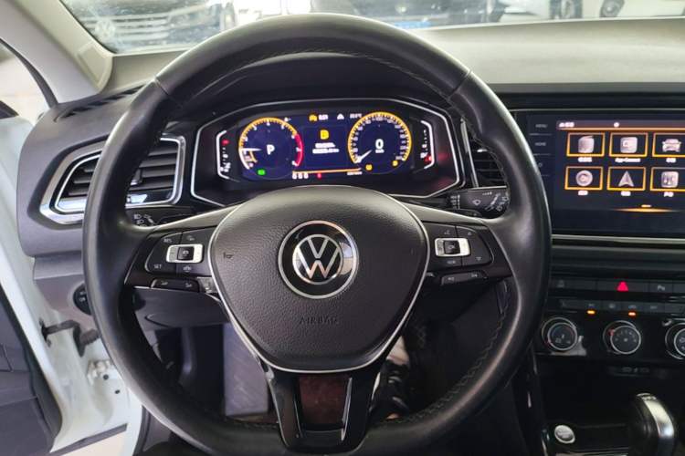 Used Volkswagen T-ROC 2022 280TSI DSG Two-Wheel Drive Comfort PLUS Steering Wheel