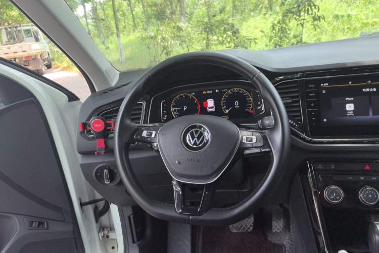 Used Volkswagen T-ROC 2022 280TSI DSG Two-Wheel Drive Comfort PLUS Steering Wheel