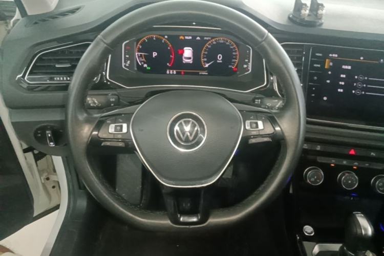 Used Volkswagen T-ROC 2022 280TSI DSG Two-Wheel Drive Comfort PLUS Steering Wheel