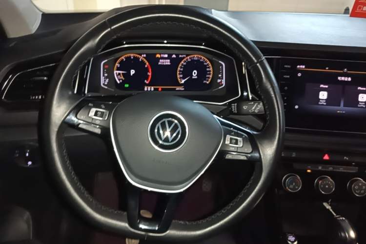 Used Volkswagen T-ROC 2022 280TSI DSG Two-Wheel Drive Comfort PLUS Steering Wheel