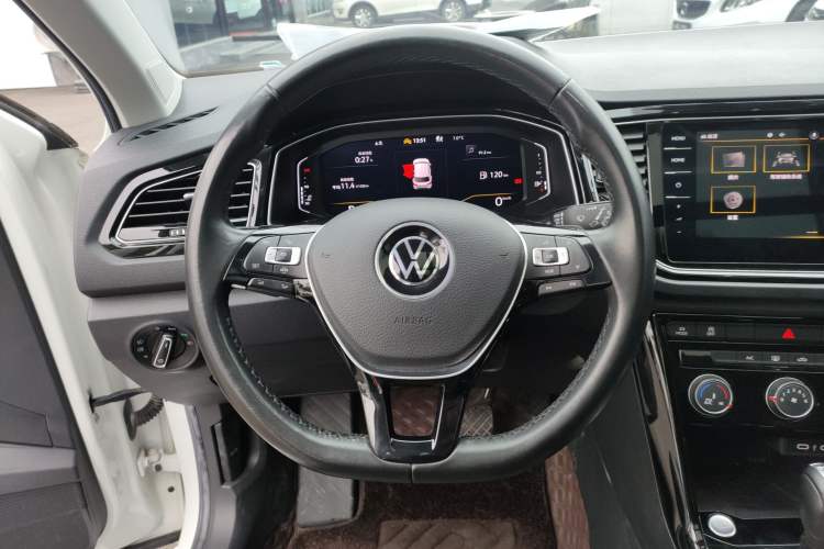 Used Volkswagen T-ROC 2022 280TSI DSG Two-Wheel Drive Comfort PLUS Steering Wheel