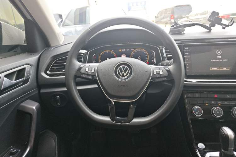 Used Volkswagen T-ROC 2022 280TSI DSG Two-Wheel Drive Comfort PLUS Steering Wheel