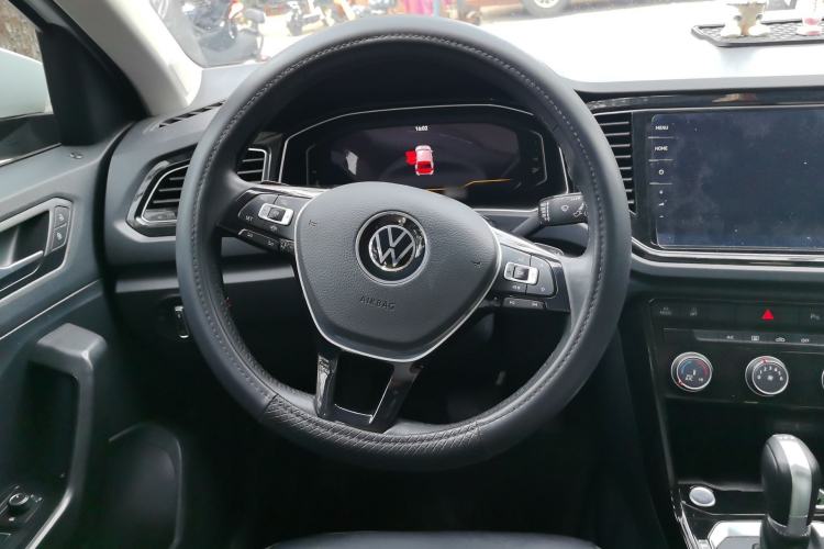 Used Volkswagen T-ROC 2022 280TSI DSG Two-Wheel Drive Comfort PLUS Steering Wheel