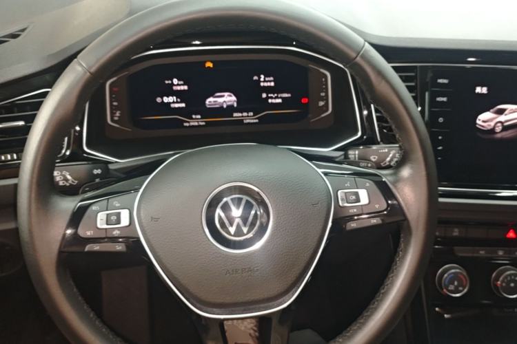 Used Volkswagen T-ROC 2022 280TSI DSG Two-Wheel Drive Comfort PLUS Steering Wheel
