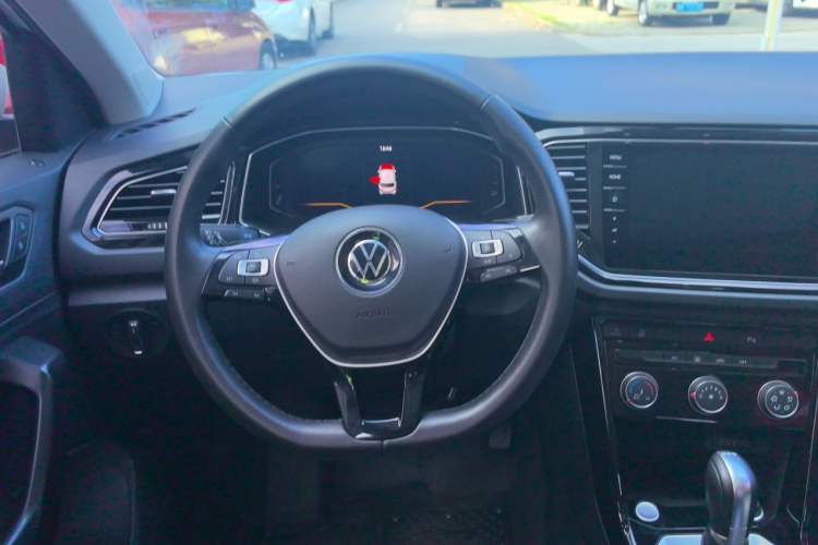 Used Volkswagen T-ROC 2022 280TSI DSG Two-Wheel Drive Comfort PLUS Steering Wheel