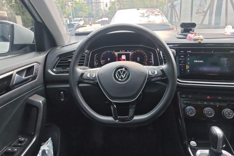 Used Volkswagen T-ROC 2022 280TSI DSG Two-Wheel Drive Comfort PLUS Steering Wheel