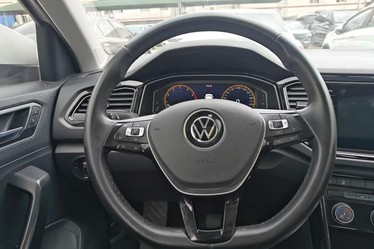 Used Volkswagen T-ROC 2022 280TSI DSG Two-Wheel Drive Comfort PLUS Steering Wheel