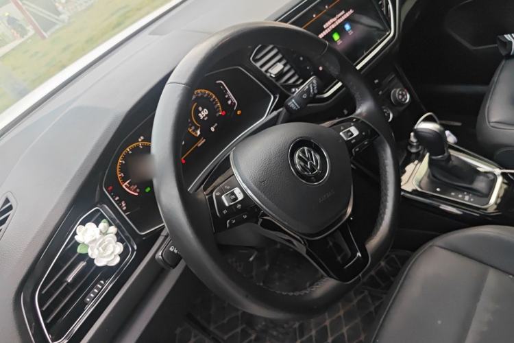Used Volkswagen T-ROC 2022 280TSI DSG Two-Wheel Drive Comfort PLUS Steering Wheel