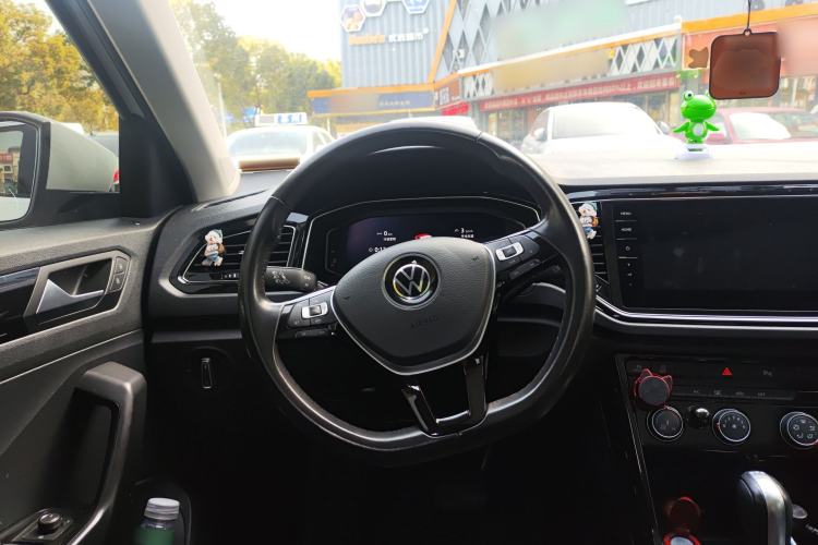 Used Volkswagen T-ROC 2022 280TSI DSG Two-Wheel Drive Comfort PLUS Steering Wheel