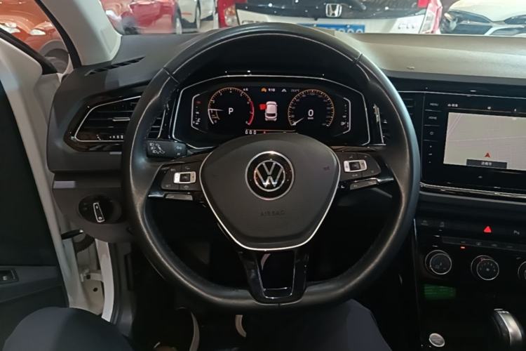 Used Volkswagen T-ROC 2022 280TSI DSG Two-Wheel Drive Comfort PLUS Steering Wheel
