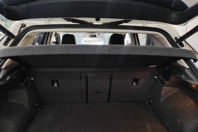 Used Volkswagen T-ROC 2022 280TSI DSG Two-Wheel Drive Comfort PLUS Trunk