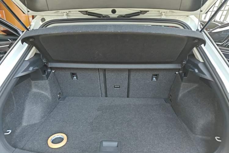 Used Volkswagen T-ROC 2022 280TSI DSG Two-Wheel Drive Elite PLUS Trunk