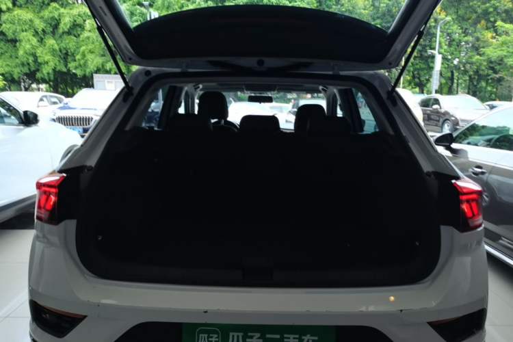 Used Volkswagen T-ROC 2022 280TSI DSG Two-Wheel Drive Elite PLUS Trunk