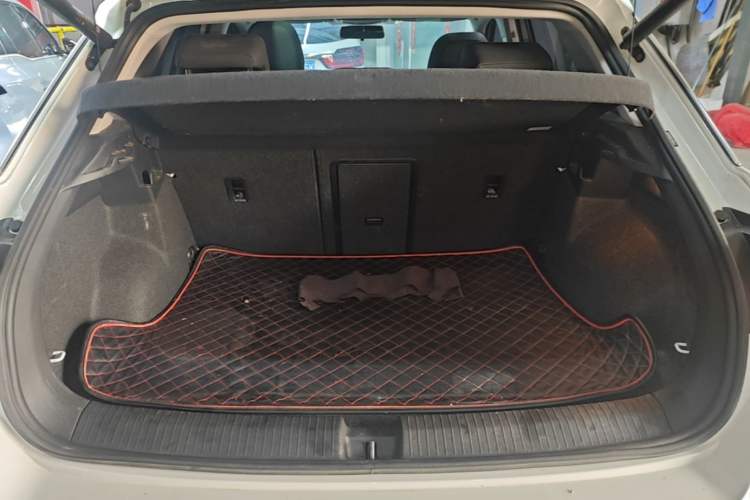 Used Volkswagen T-ROC 2022 280TSI DSG Two-Wheel Drive Comfort PLUS Trunk
