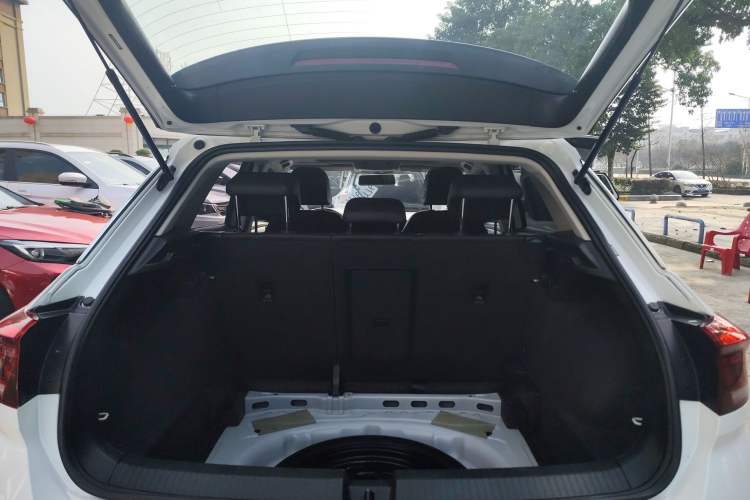 Used Volkswagen T-ROC 2022 280TSI DSG Two-Wheel Drive Elite PLUS Trunk