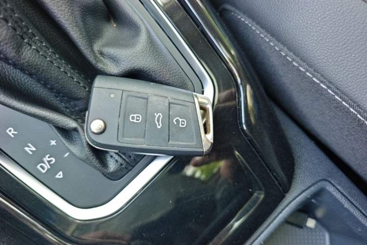 Used Volkswagen T-ROC 2022 280TSI DSG Two-Wheel Drive Elite PLUS Vehicle Key