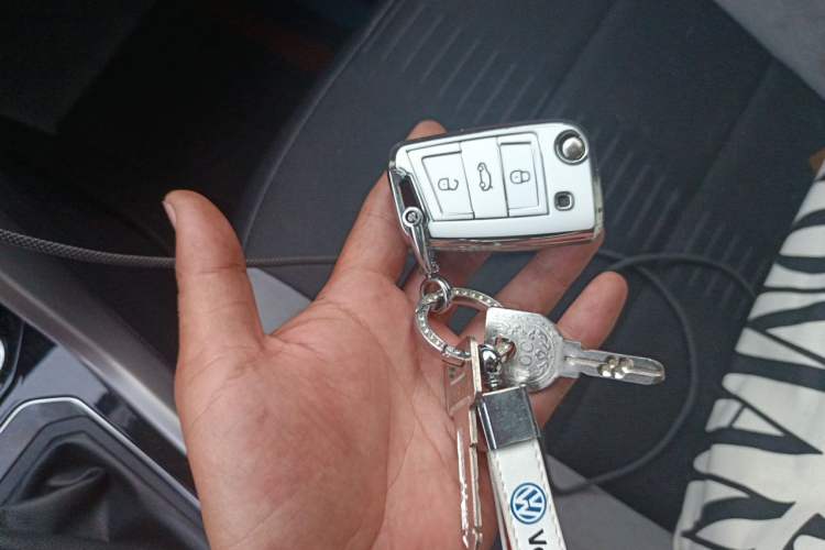 Used Volkswagen T-ROC 2022 280TSI DSG Two-Wheel Drive Elite PLUS Vehicle Key